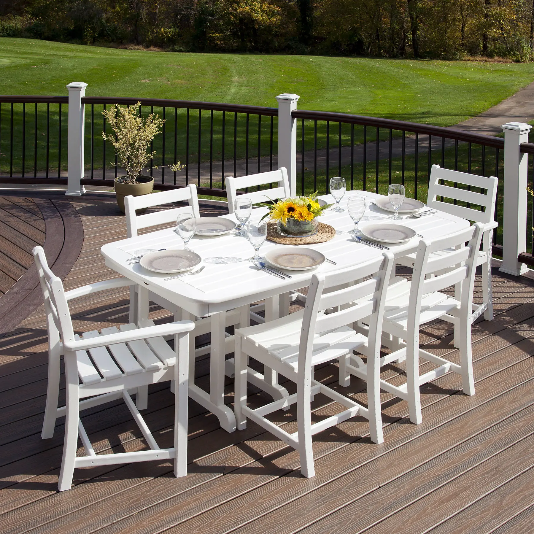 Enhance Your Outdoor Dining Experience with Trex® Monterey Bay 7