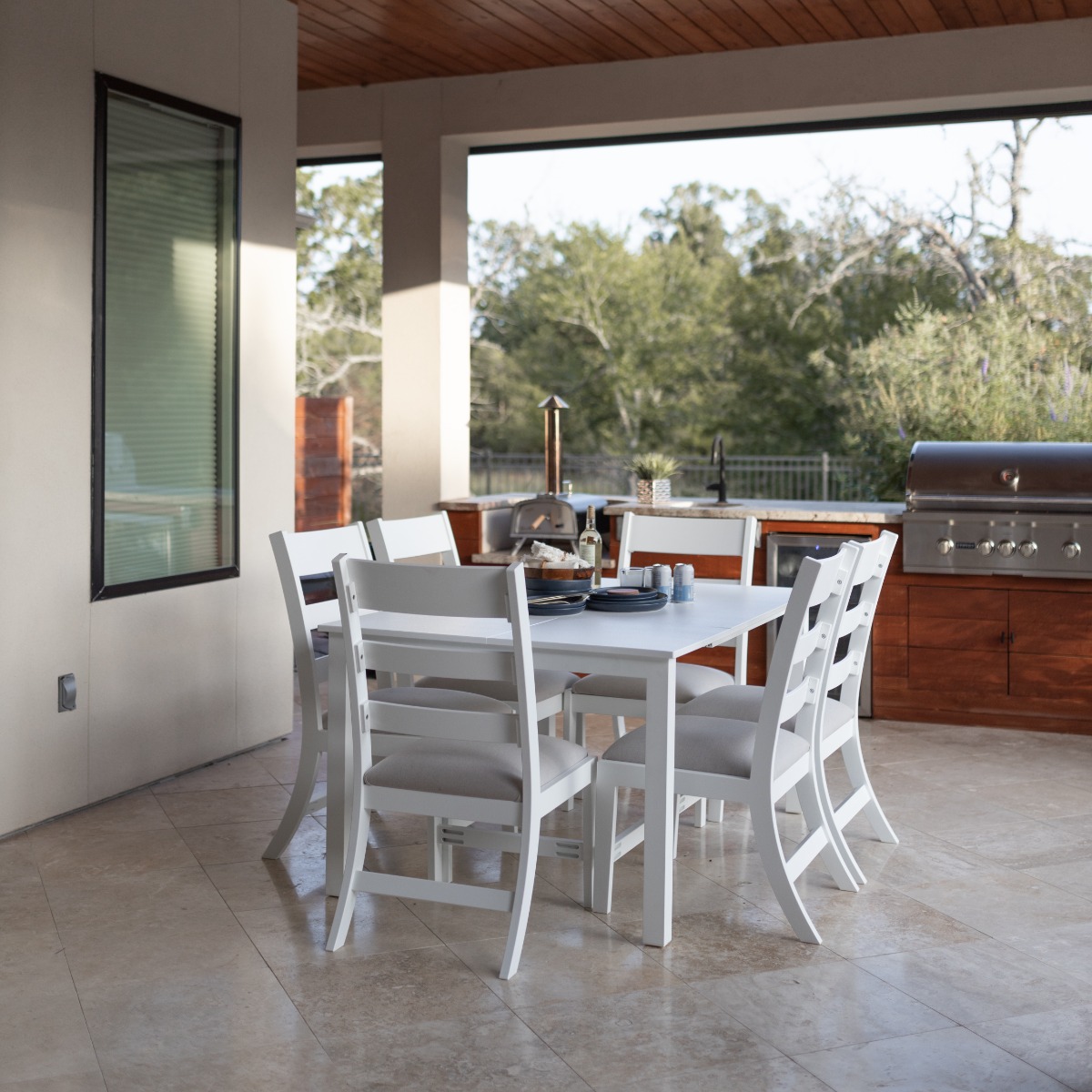 Berlin Gardens Berkley 42 in Expandable Table with Hammered Tabletop