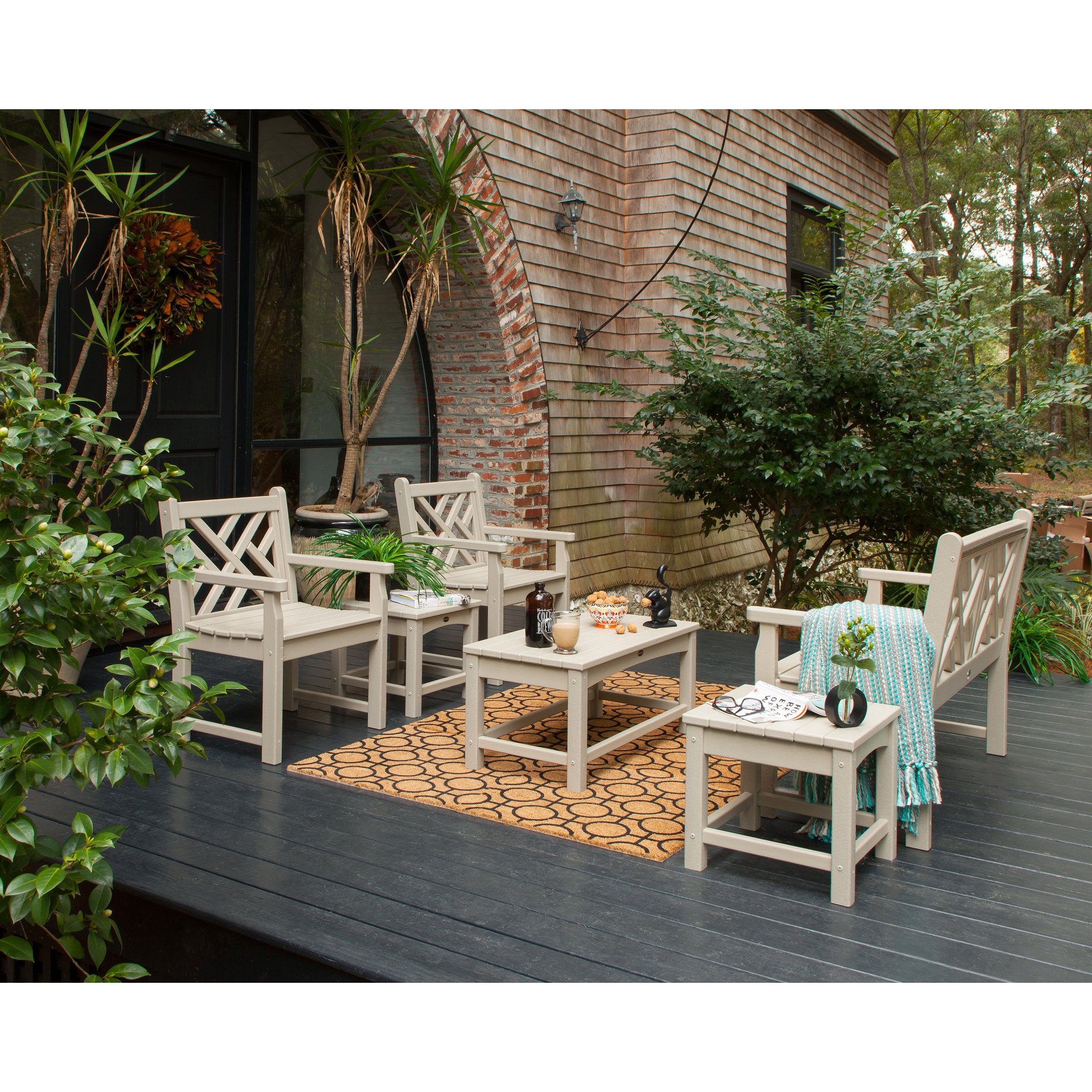 POLYWOOD® Chippendale 24 in Bench - Lifestyle View 1